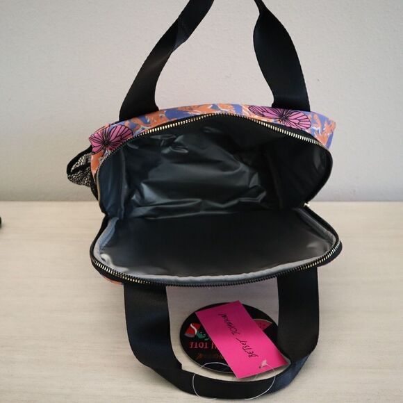Betsey Johnson TBJ-1286 Butterfly Insulated Lunch Tote W/Mesh Pouch - Picture 6 of 6